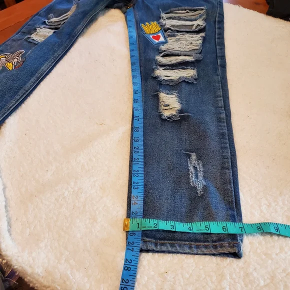 NWT Sadie & Sage Anthropologie Brand Distressed Patch Jeans S8ze Small - Picture 9 of 12